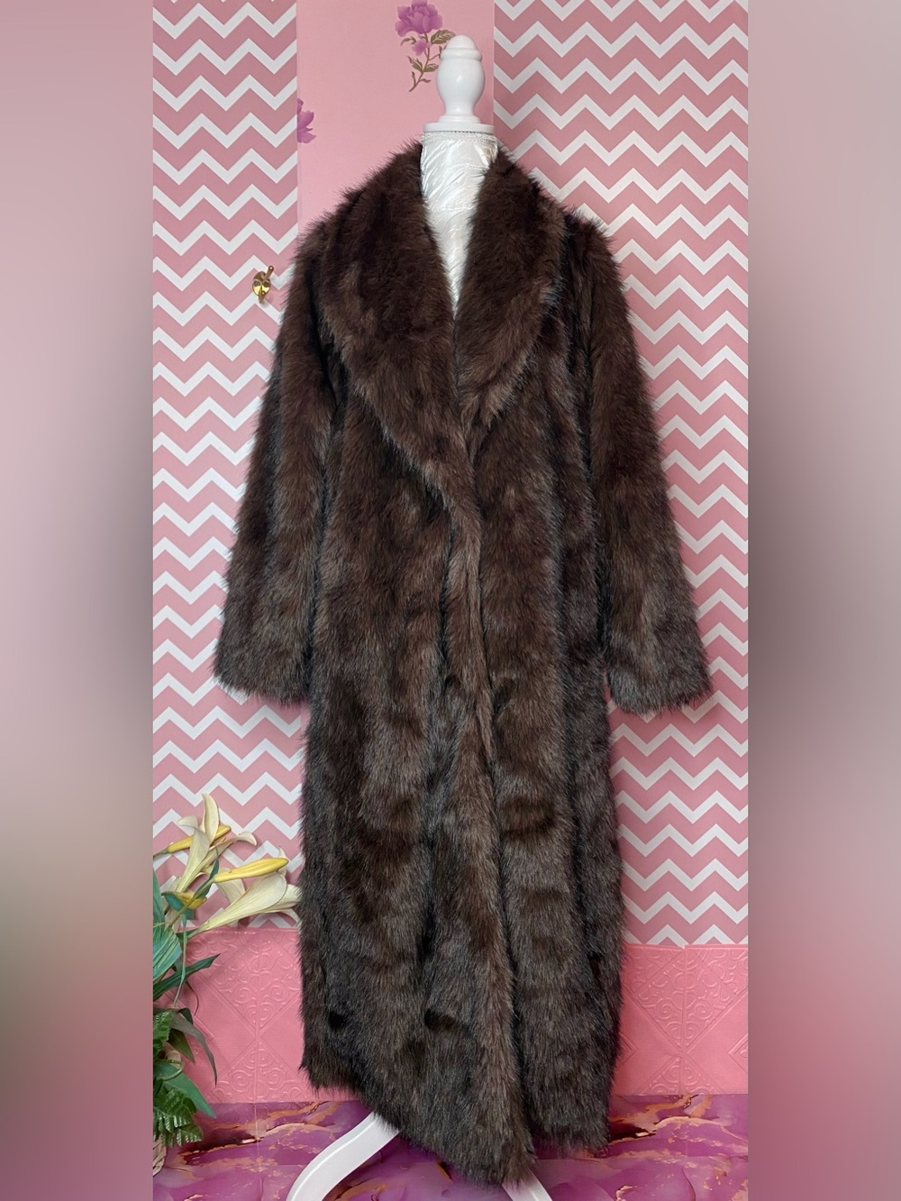 🎀🌷 Long Brown Luxurious Faux Fur Coat 🌷🎀 NWT - Picture 9 of 10